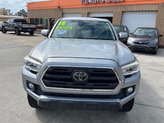 2018 Toyota Tacoma SR5's photo