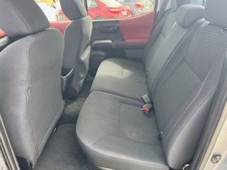 2018 Toyota Tacoma SR5 - Photo 11