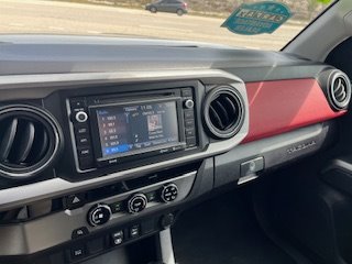 2018 Toyota Tacoma SR5 - Photo 15