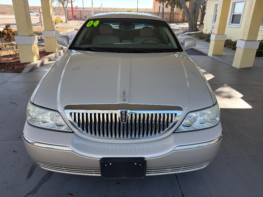 2004 Lincoln Town Car Signature