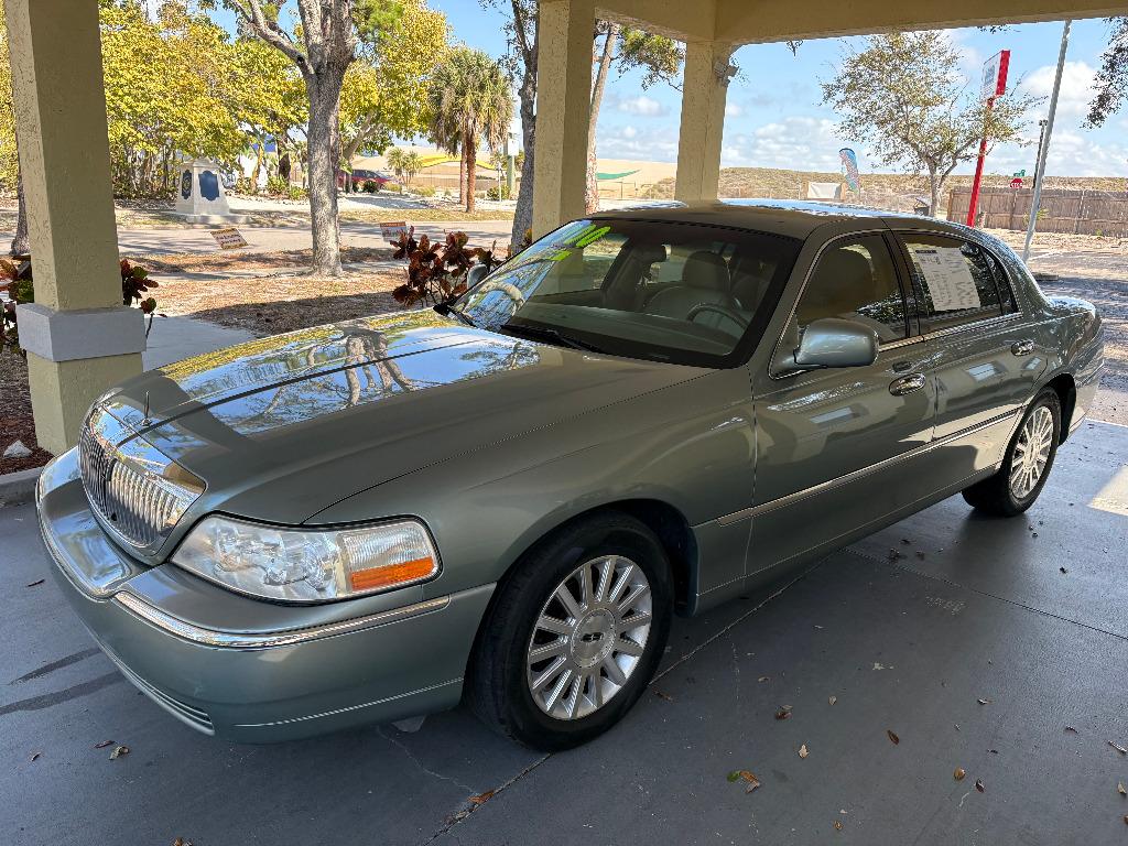 2004 Lincoln Town Car Signature